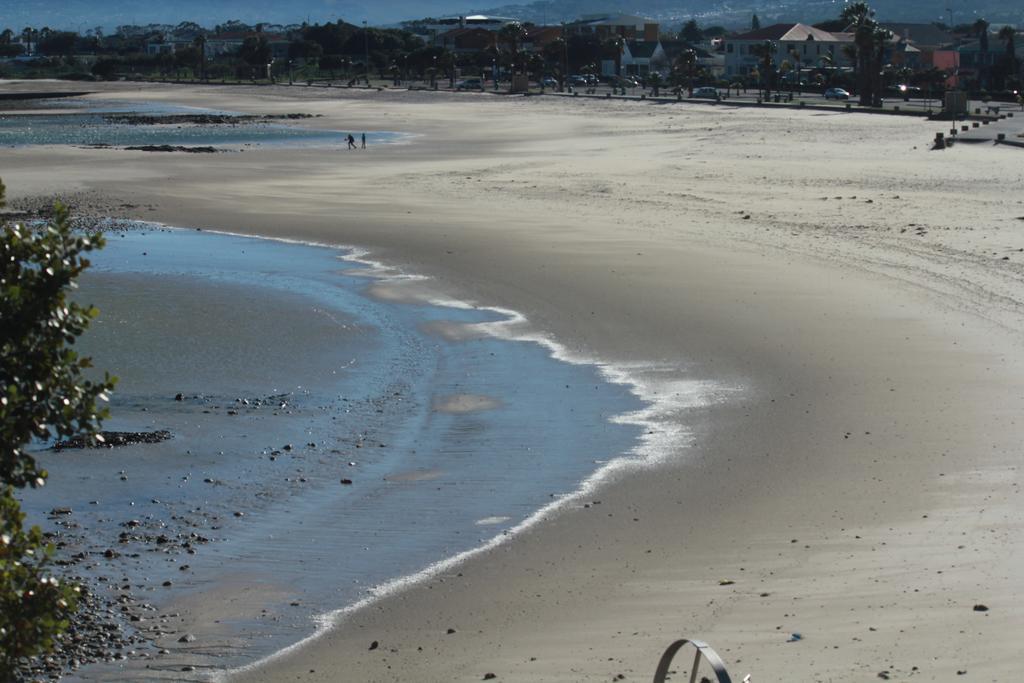 Merci Pere Gordons Bay Luaran gambar